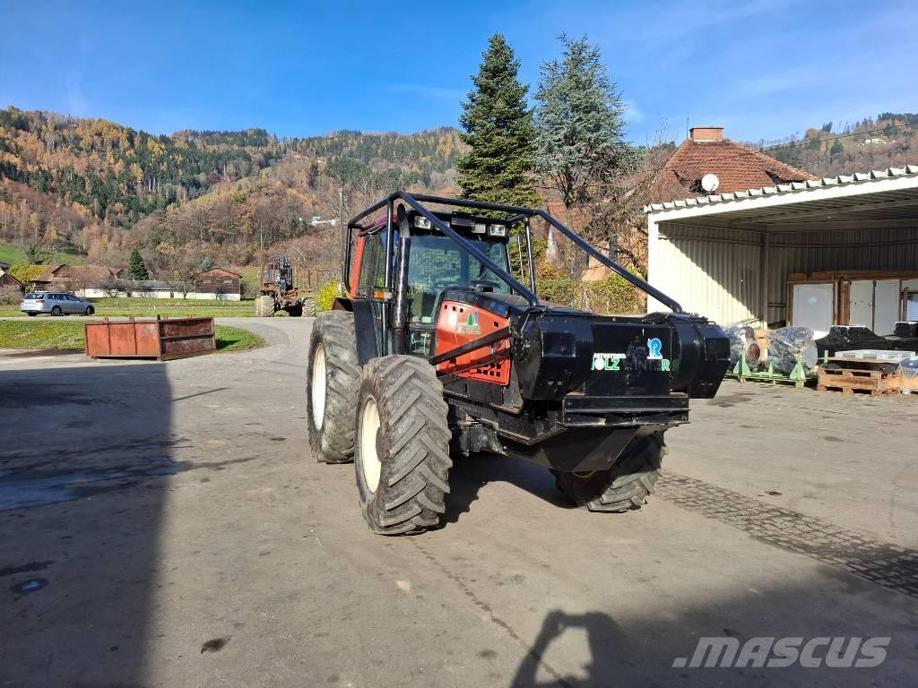 Valtra 8550 Lesní traktory