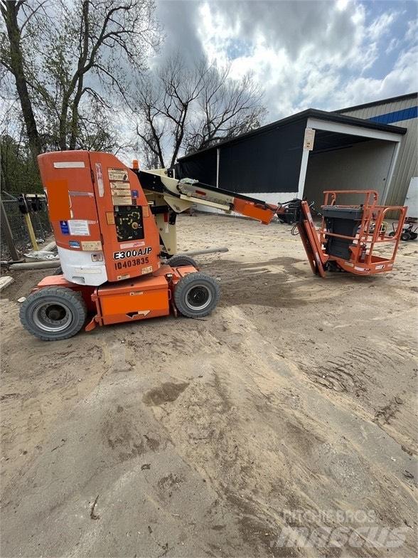 JLG E 300 AJP Nůžková zvedací plošina