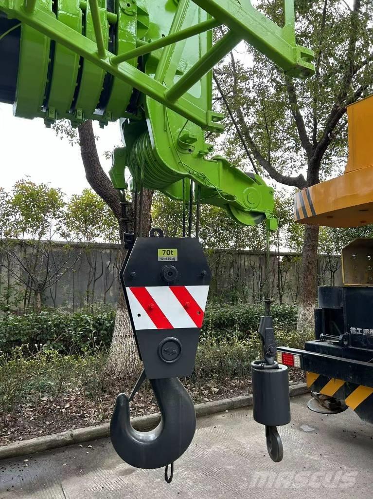Zoomlion ZTC 700 V Univerzální terénní jeřáby