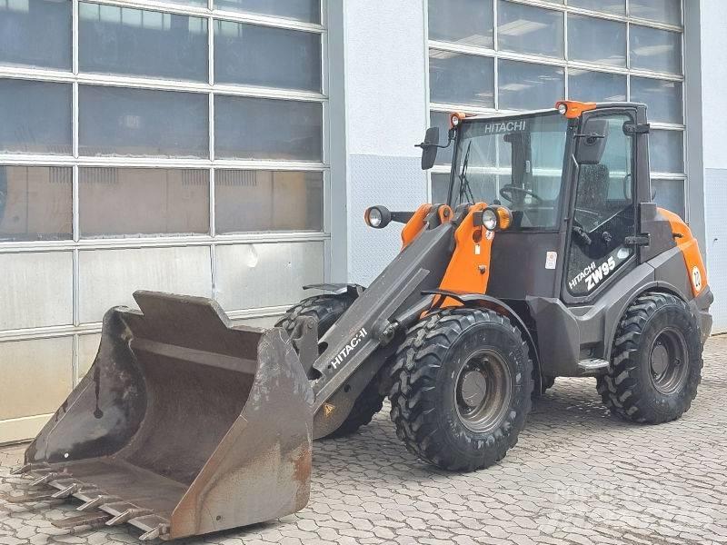 Hitachi ZW 95-6 Smykem řízené nakladače
