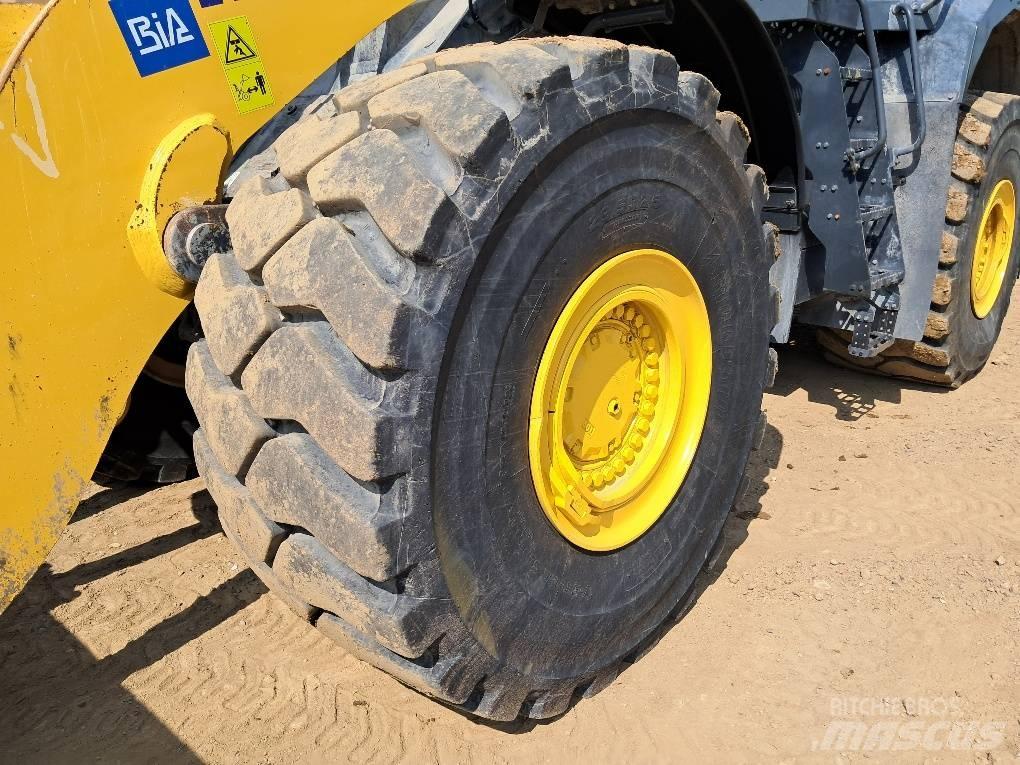 Komatsu WA500-8E0 Kolové nakladače
