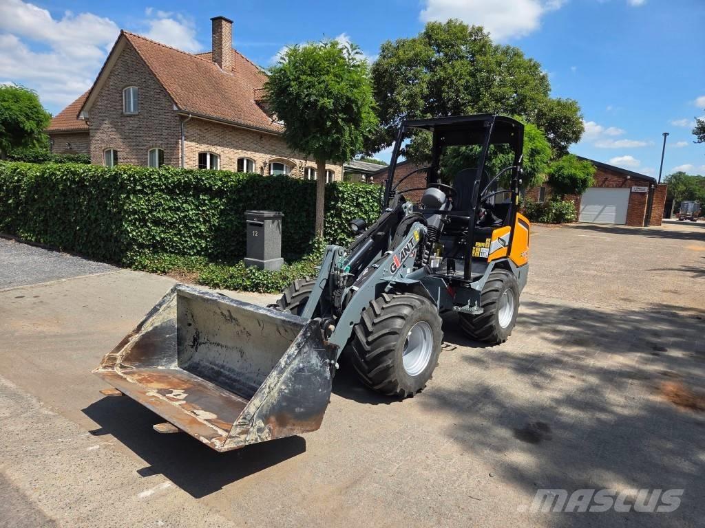 GiANT G2700HD X-TRA Víceúčelové nakladače