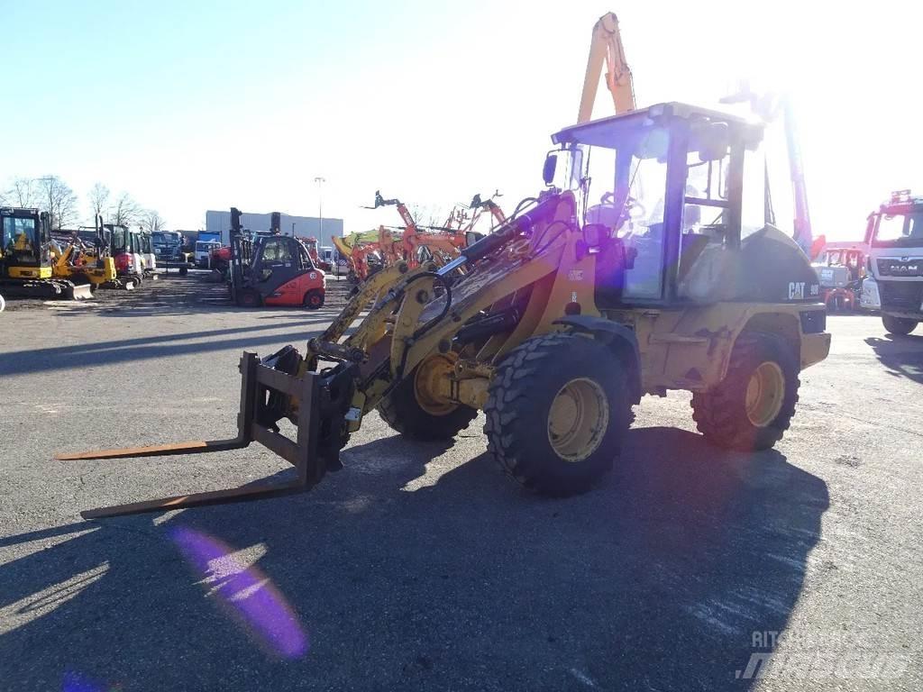 CAT 908 Kolové nakladače