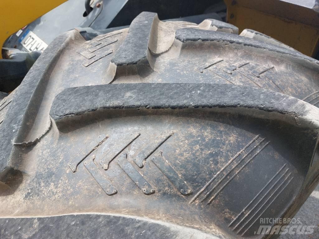 Komatsu WA320-5 Kolové nakladače