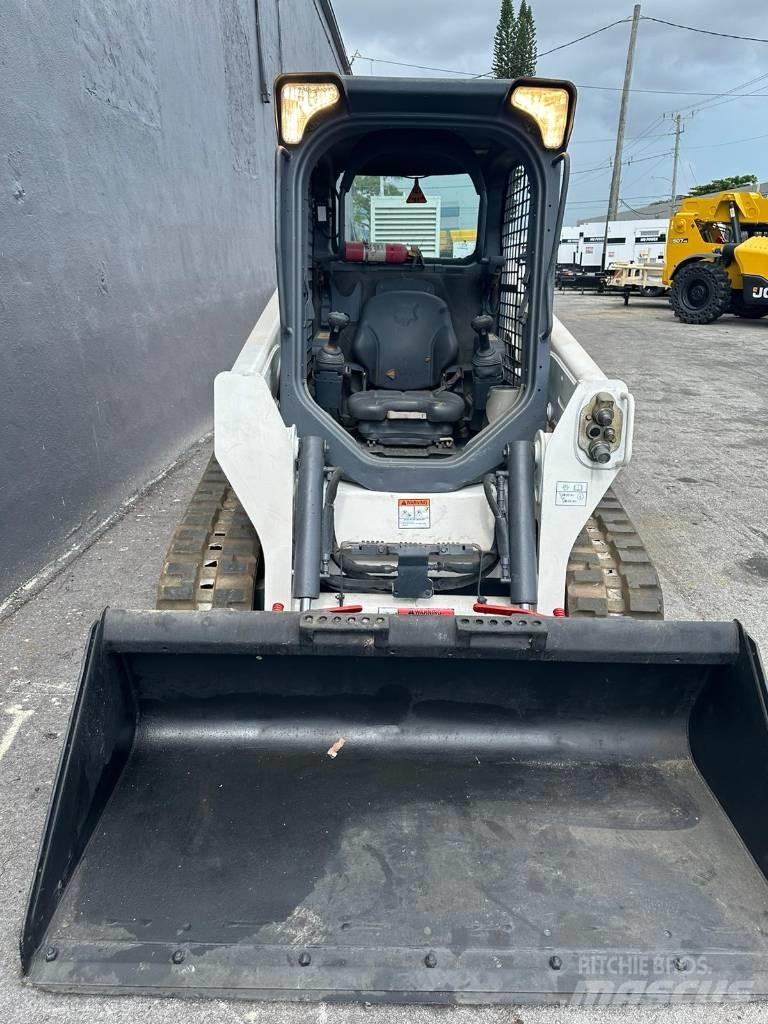 Bobcat T 550 Smykem řízené nakladače