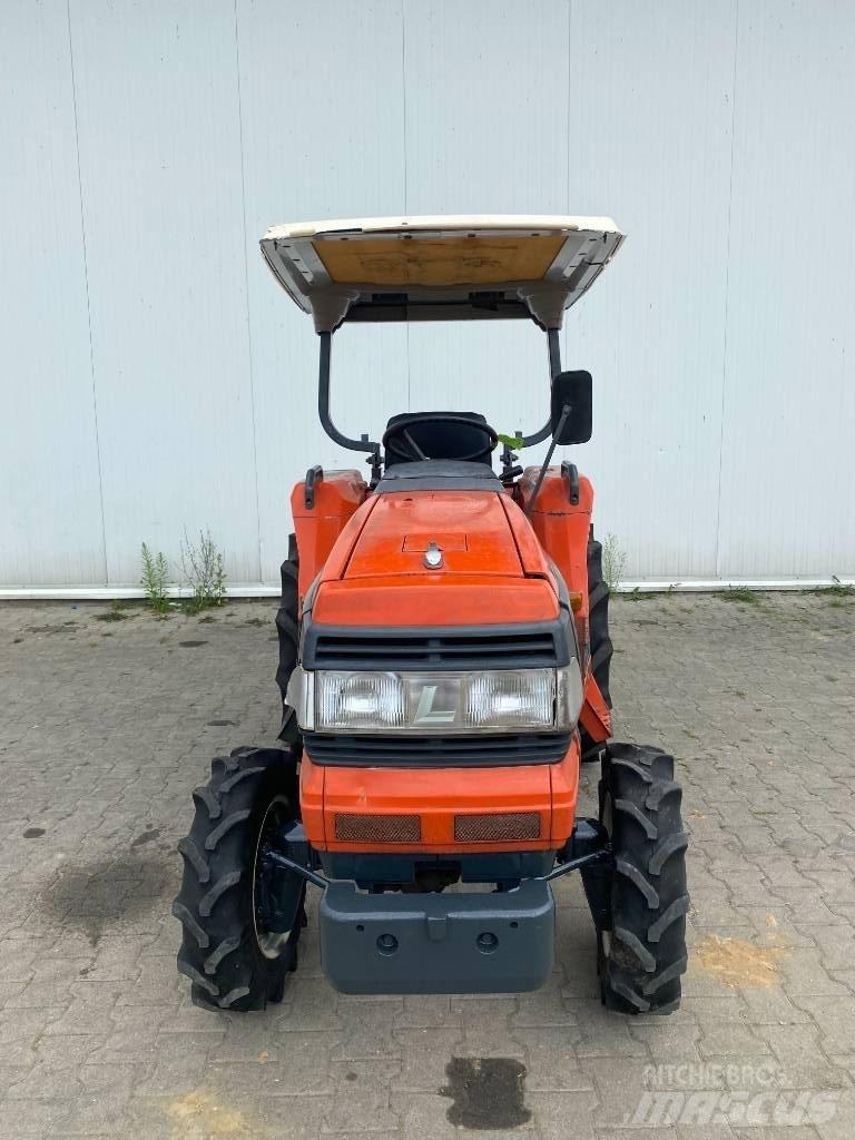 Kubota GL241 Kompaktní traktory