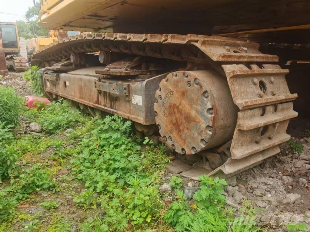 Komatsu PC 450-8 Pásová rýpadla