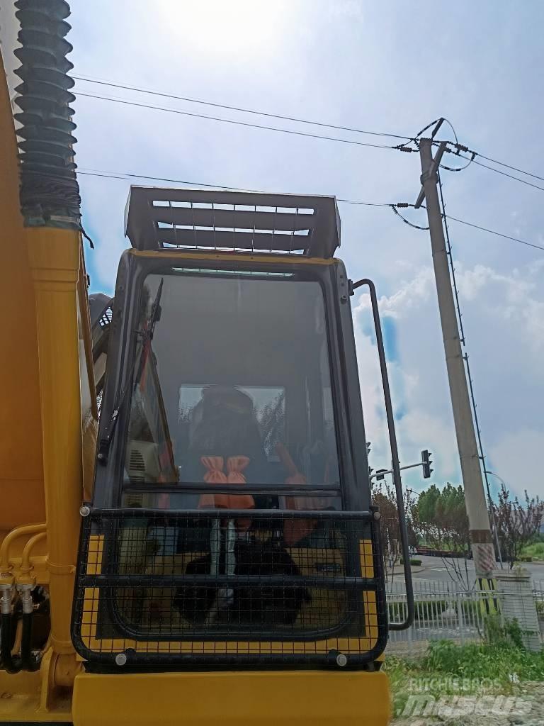Komatsu PC 200 Pásová rýpadla