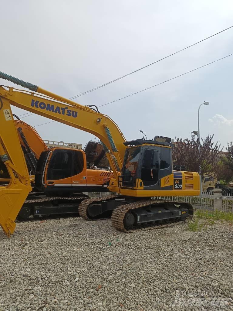 Komatsu PC 200 Pásová rýpadla