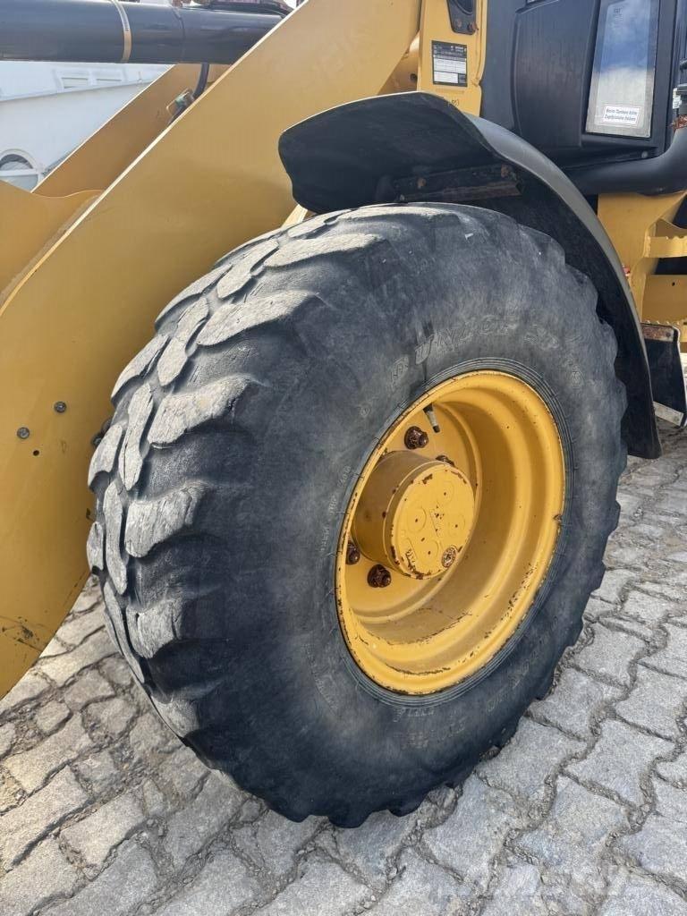CAT 908M Kolové nakladače