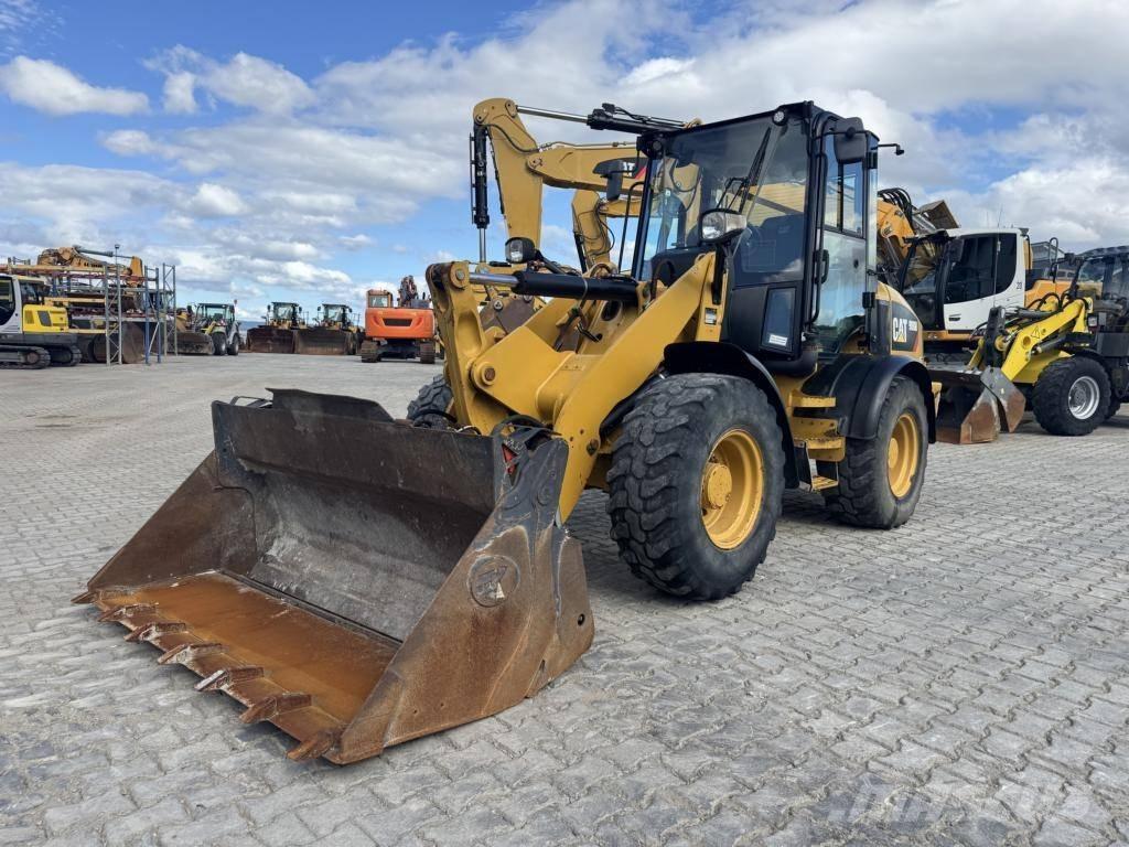 CAT 908M Kolové nakladače