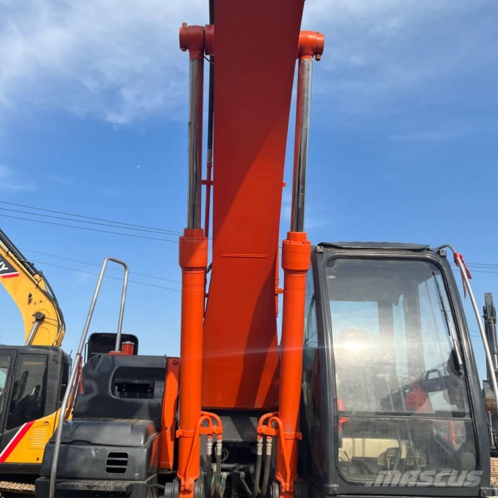 Hitachi ZX 240 Pásová rýpadla
