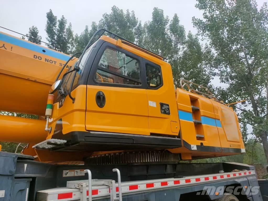 XCMG XCT130 Univerzální terénní jeřáby