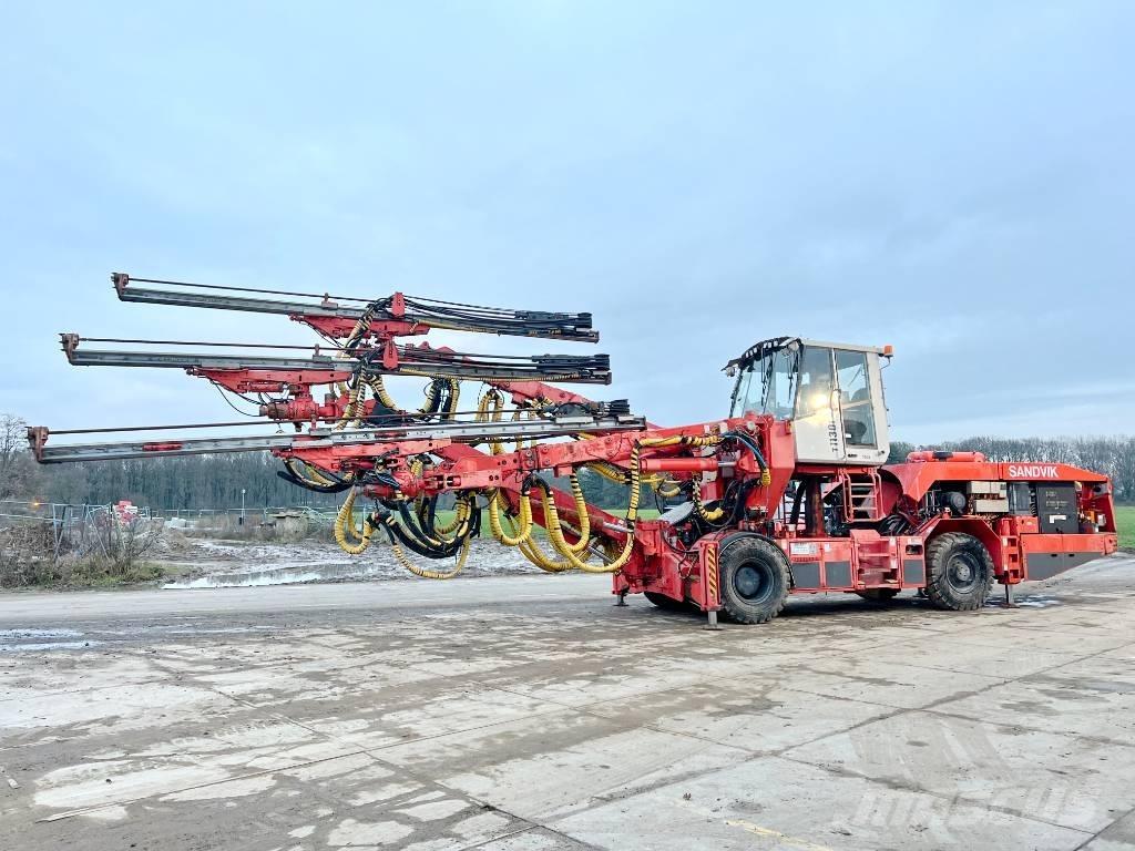 Sandvik DT1130i Povrchové vrtací stroje