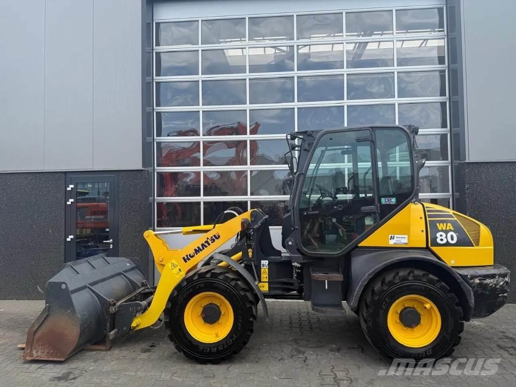 Komatsu WA80-6 Kolové nakladače