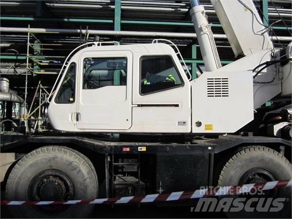 TADANO GR300EX Univerzální terénní jeřáby
