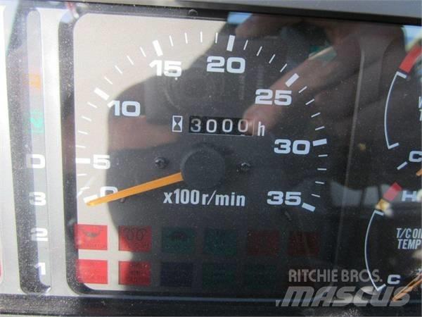TADANO GR300EX Univerzální terénní jeřáby