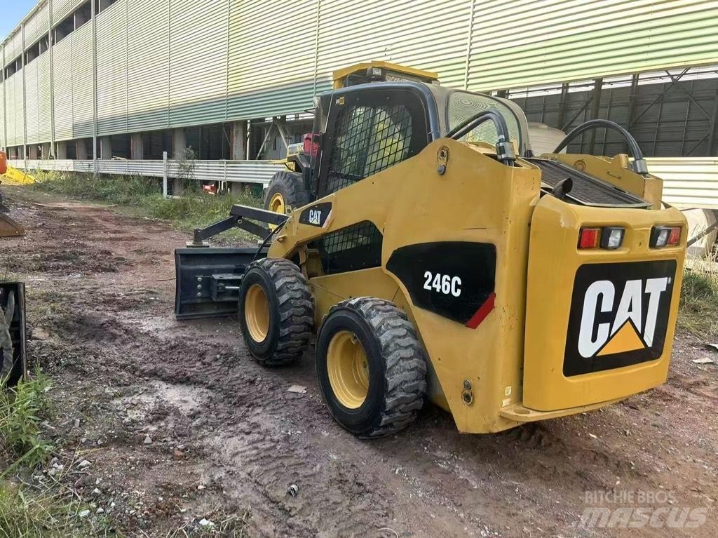 CAT 246 C Smykem řízené nakladače