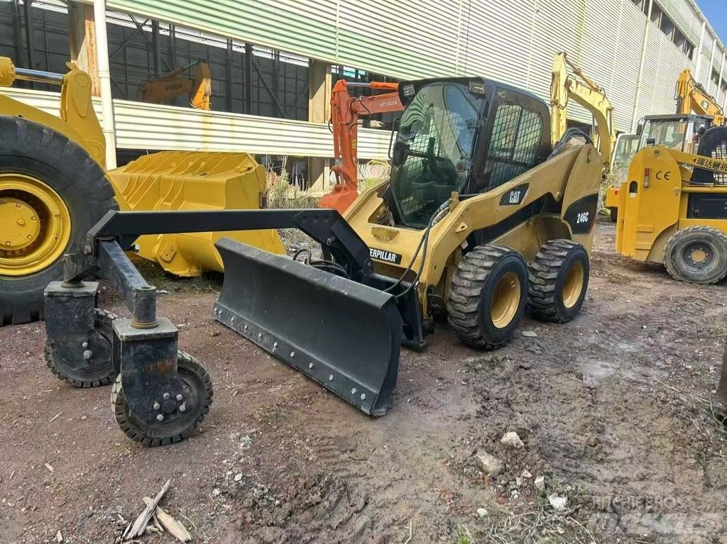 CAT 246 C Smykem řízené nakladače