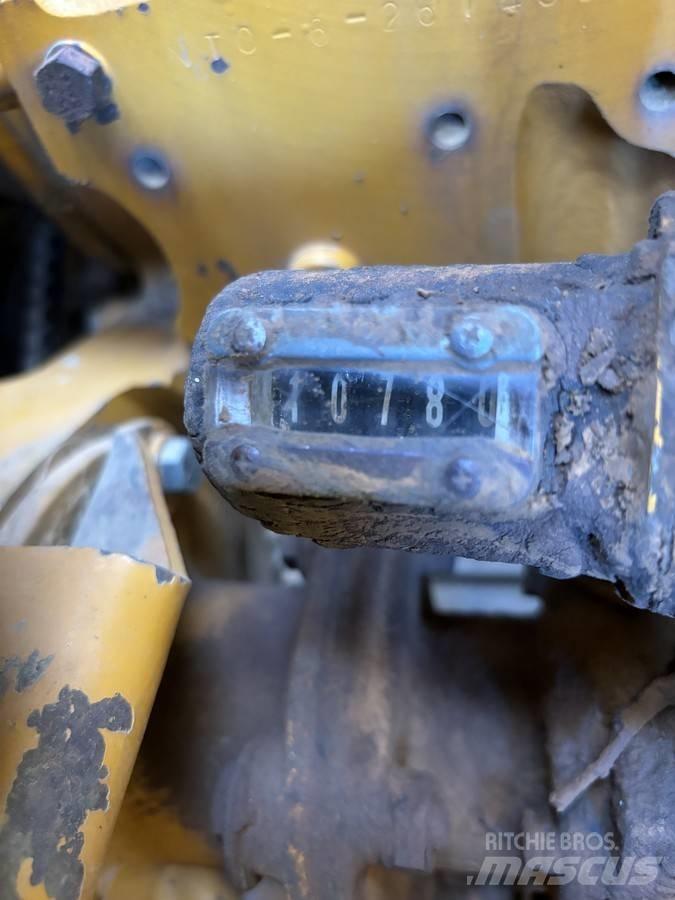 Komatsu D 85-12 Pásové dozery