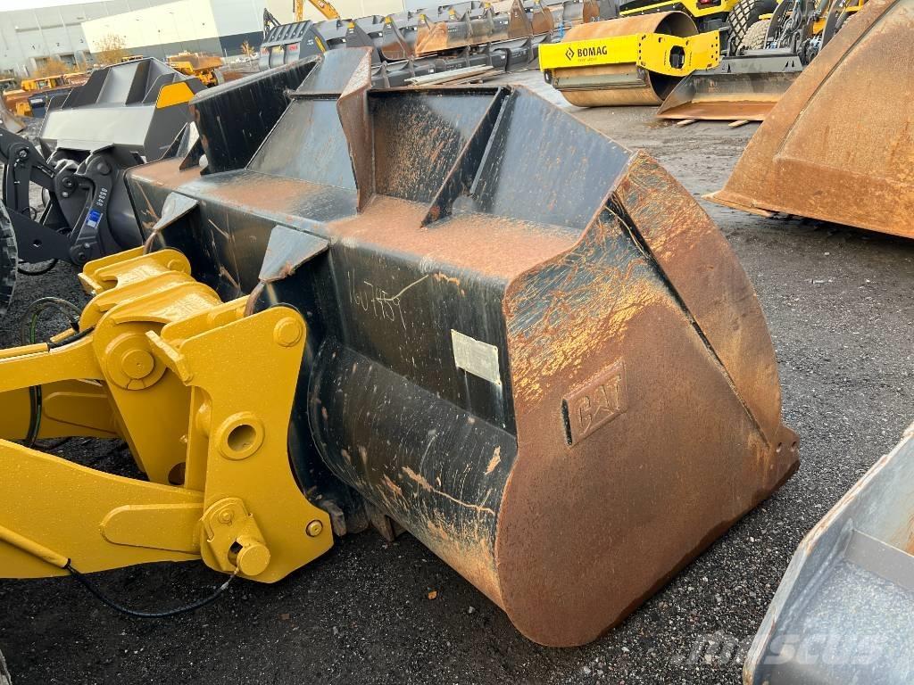 CAT 938M Kolové nakladače