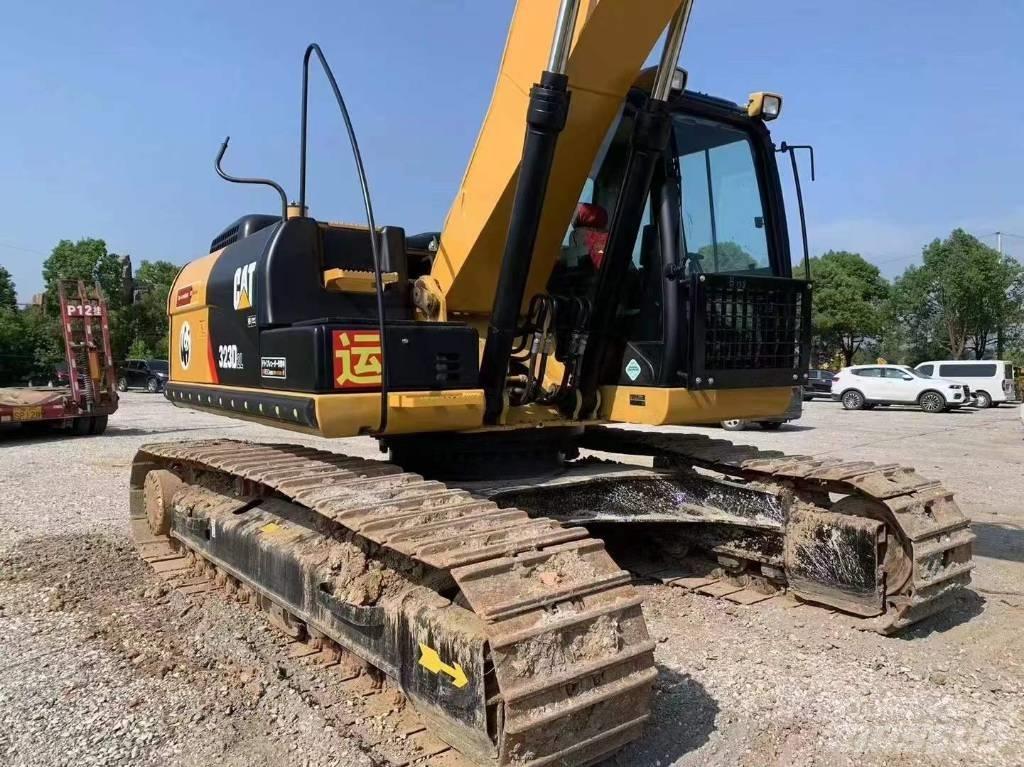 CAT 320 Pásová rýpadla