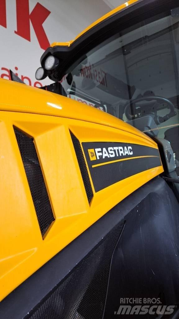 JCB Fastrac 4220 Traktory
