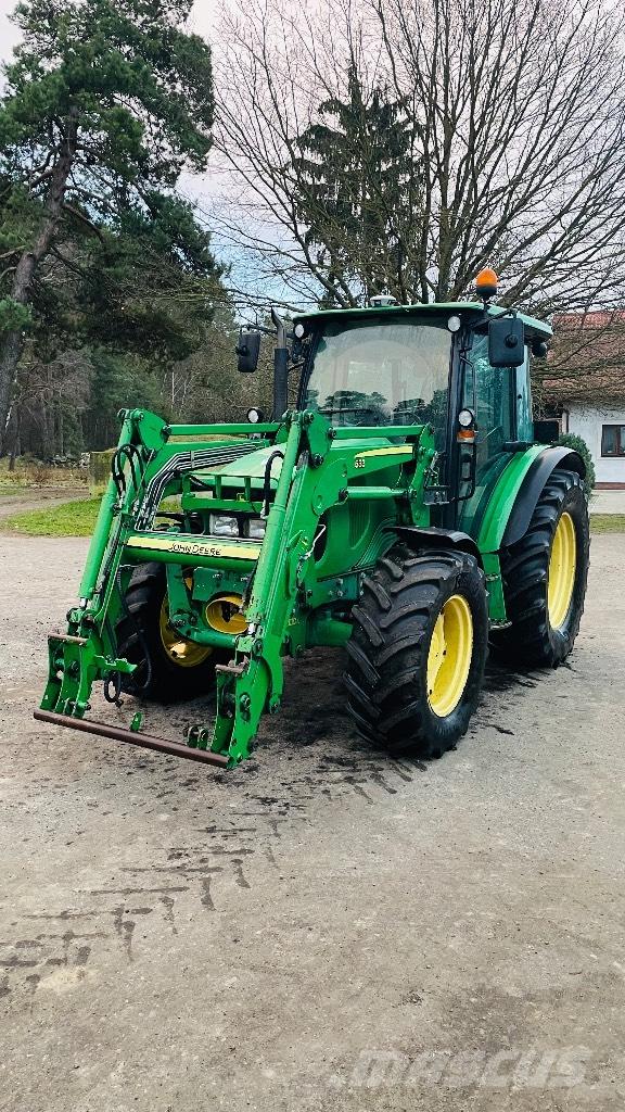 John Deere 5820 Traktory