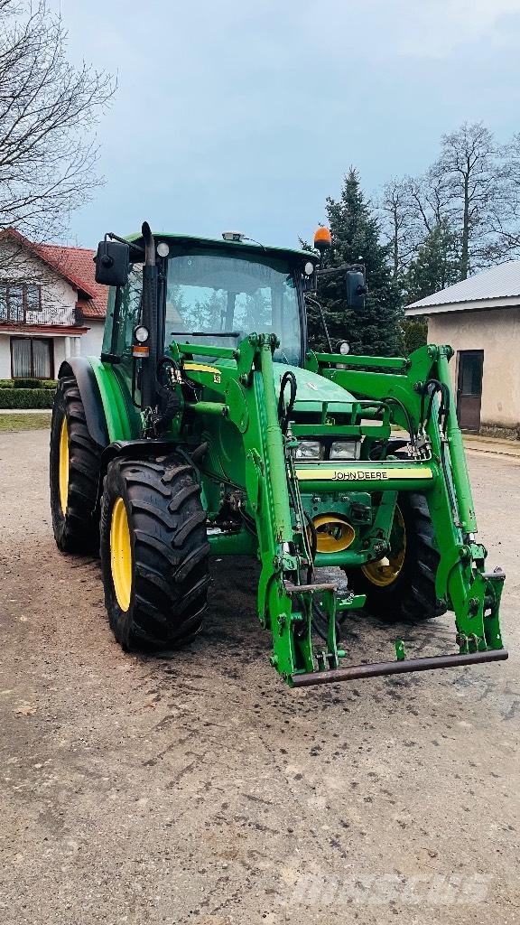 John Deere 5820 Traktory