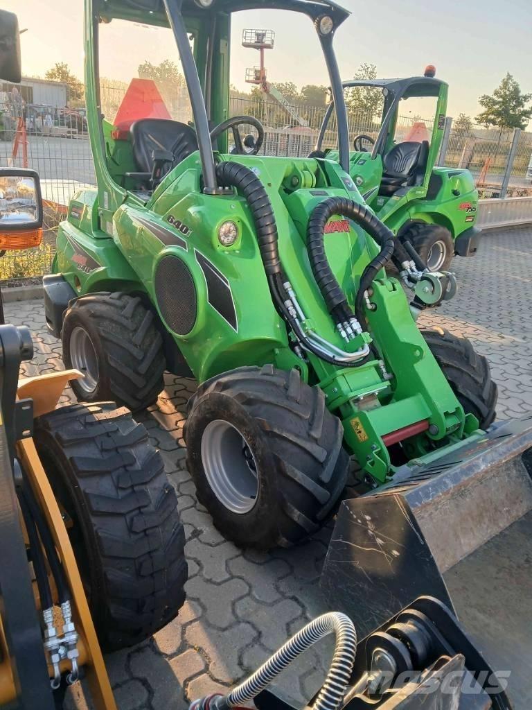 Avant 640i Smykem řízené nakladače
