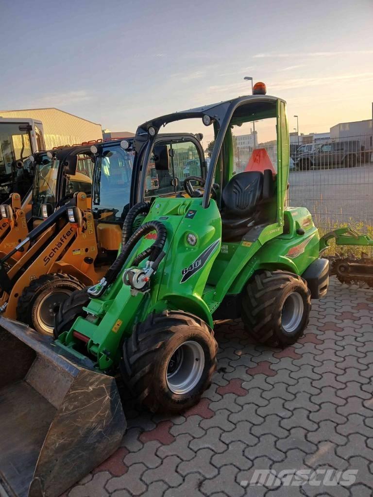 Avant 640i Smykem řízené nakladače