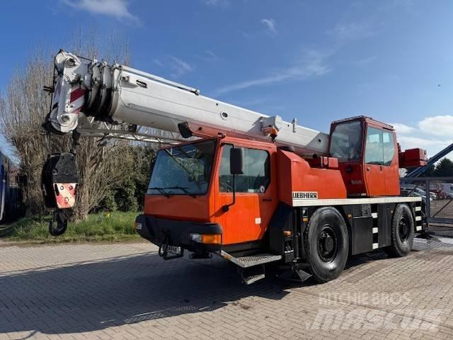 Liebherr LTM 1030-2 Univerzální terénní jeřáby