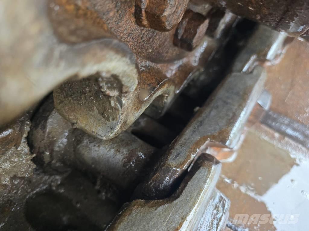 Hitachi ZX 210 Pásová rýpadla