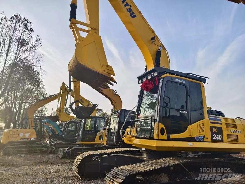 Komatsu PC240-8 Midi rýpadla 7t - 12t