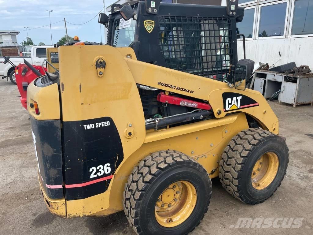 CAT 236 Smykem řízené nakladače