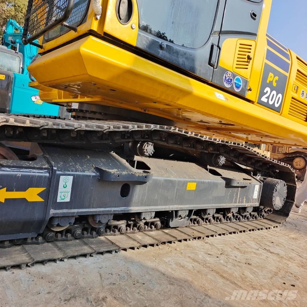 Komatsu PC 200-8 Pásová rýpadla