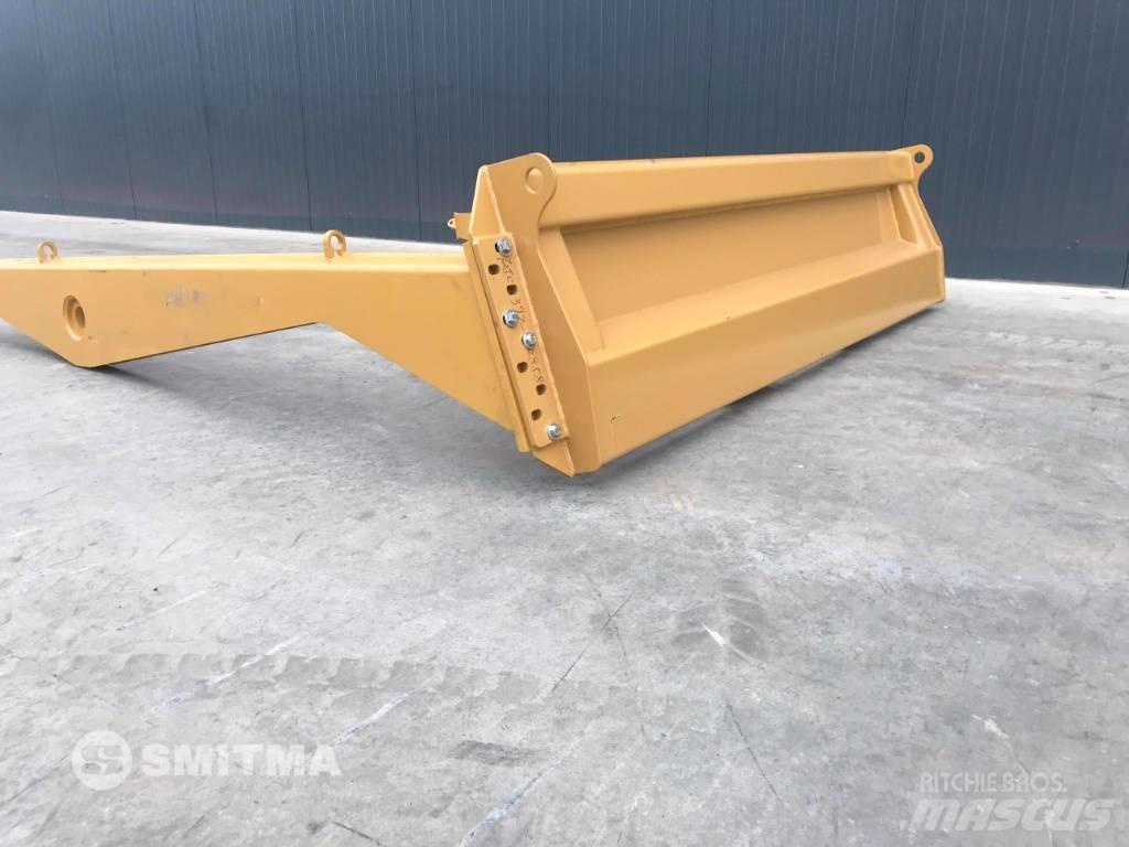 CAT 725C Zadní dveře