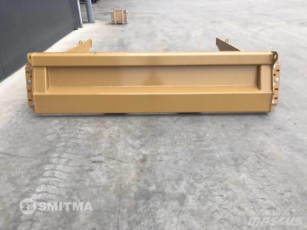 CAT 725C Zadní dveře