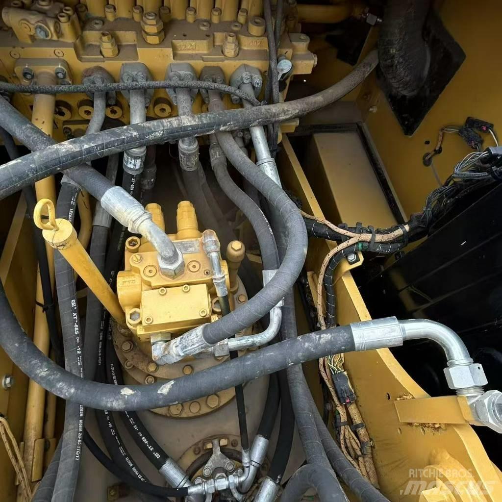 CAT 320 GC Pásová rýpadla