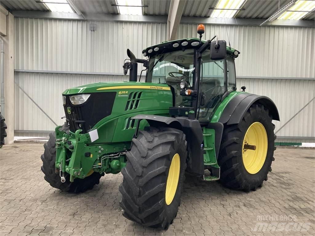 John Deere 6215R Traktory