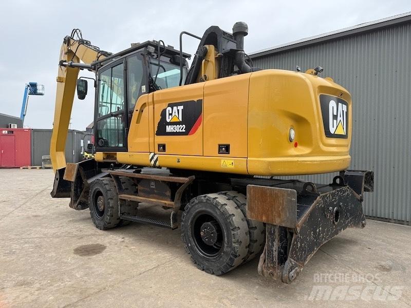 CAT MH 3022 Stroje pro manipulaci s odpadem