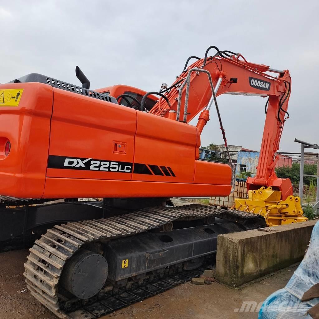 Doosan DX 225 Pásová rýpadla