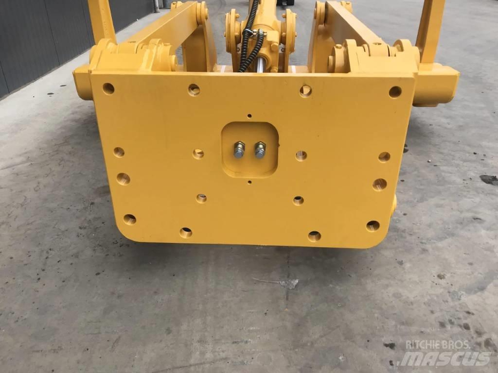 Komatsu D65 Půdní rozrušovače