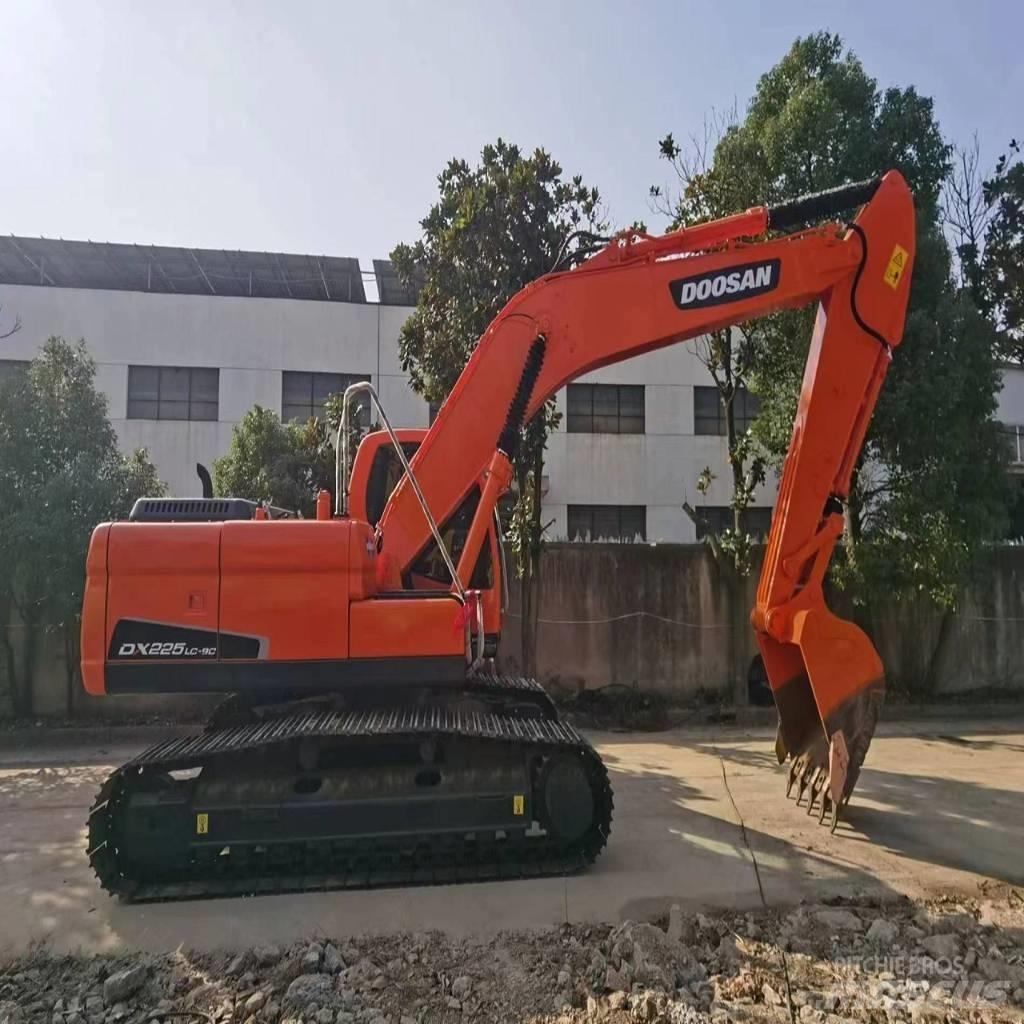 Doosan DX225LC-9C Pásová rýpadla