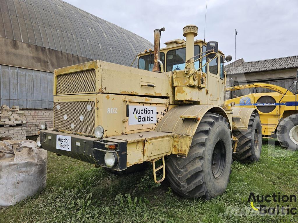  Kirovec K-701 Traktory