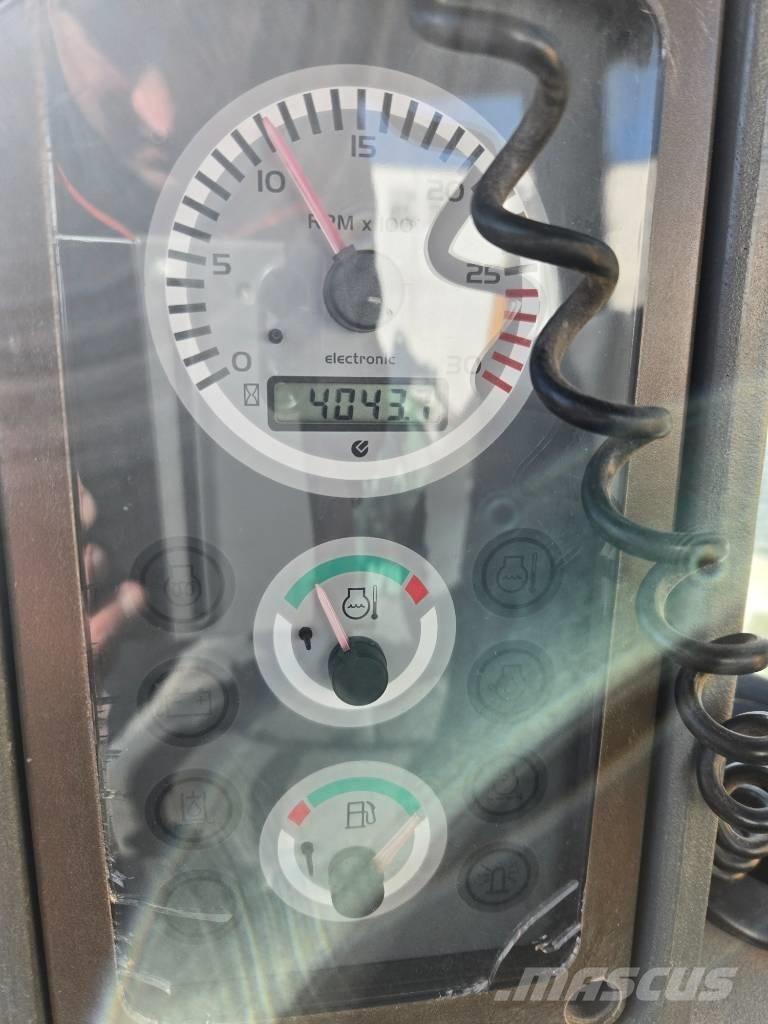 Komatsu WB 97 R-5EO Rýpadlo-nakladače