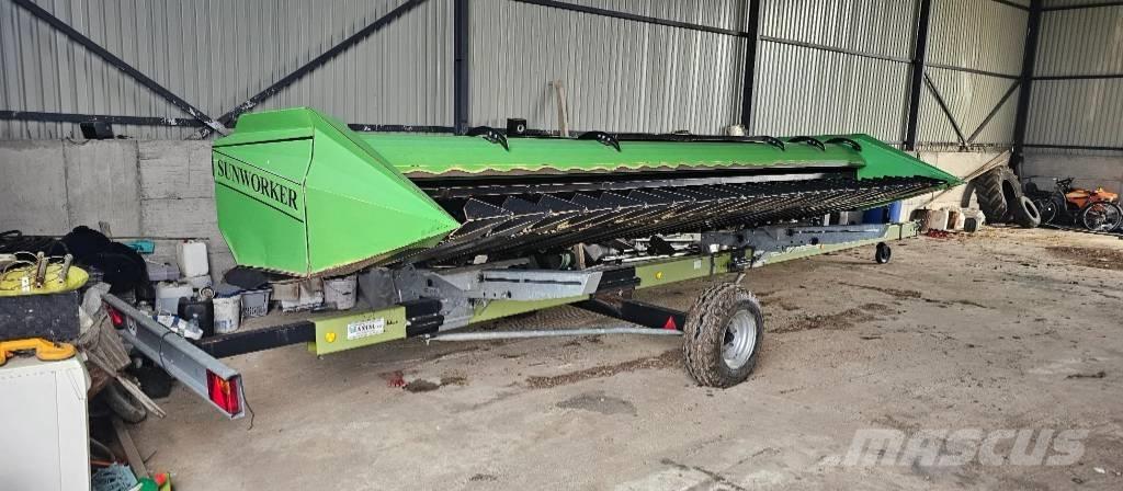 CLAAS Tucano 440 Sklízecí mlátičky