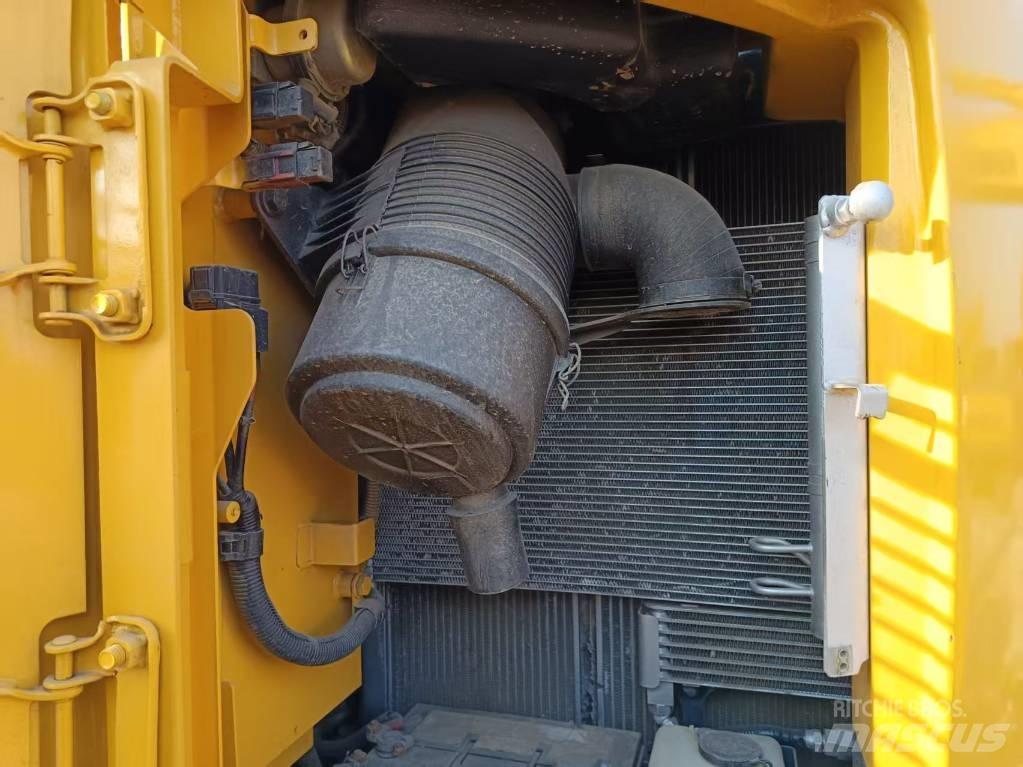 Komatsu PC138 Midi rýpadla 7t - 12t