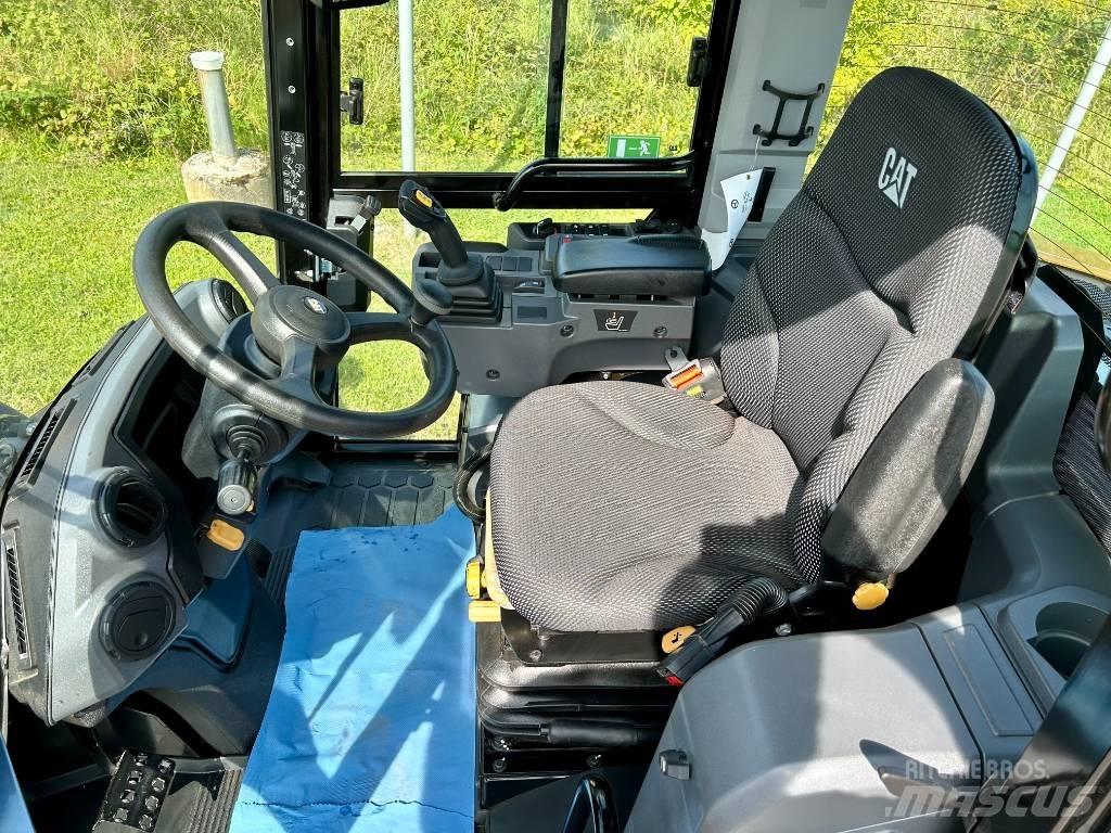 CAT 906 NG Kolové nakladače
