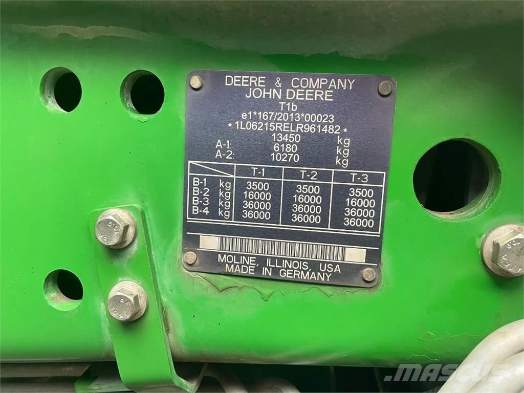 John Deere 6215R Traktory